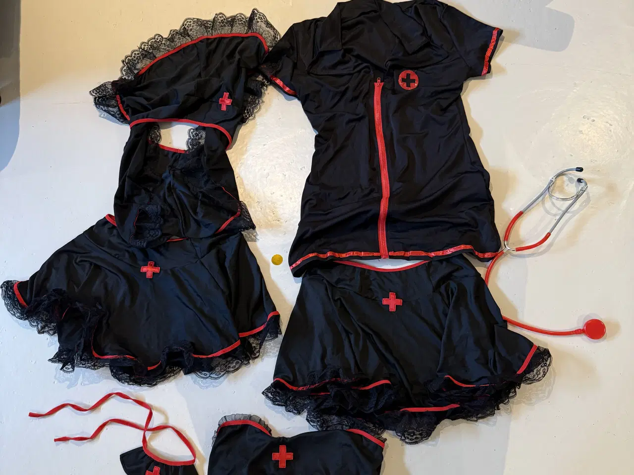 Billede 13 - Forskellige kostumer sælges byd.