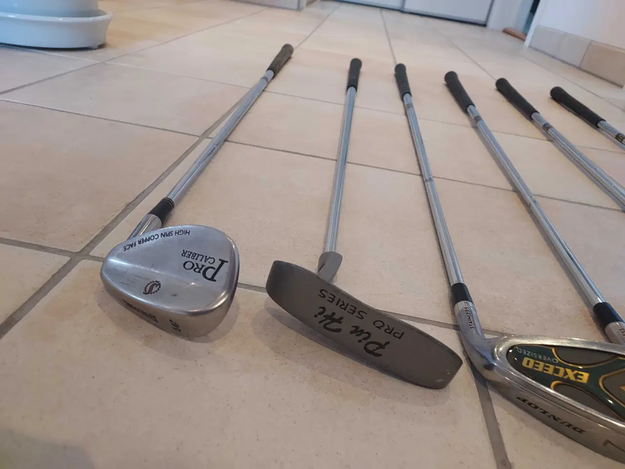 Billede 8 - Golftaske og 17 stk jetn/køller 