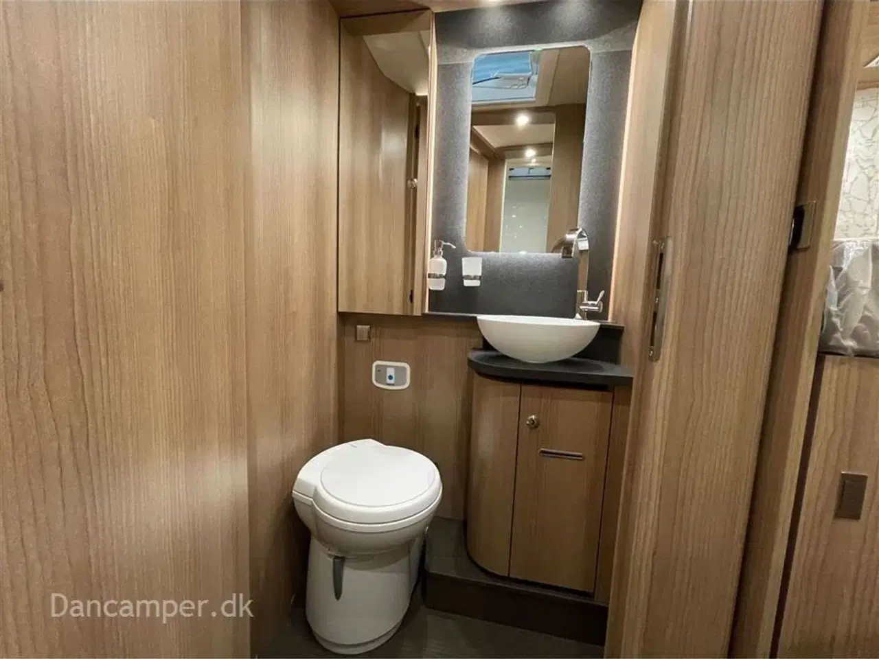 Billede 37 - 2026 - Carthago c-tourer I 145 LE   Design og komfort når det er bedst! MERCEDES 170 Hk, 9-trin aut.gear, adaptiv fartpilot,  4,2/4,5 tons totalvægt