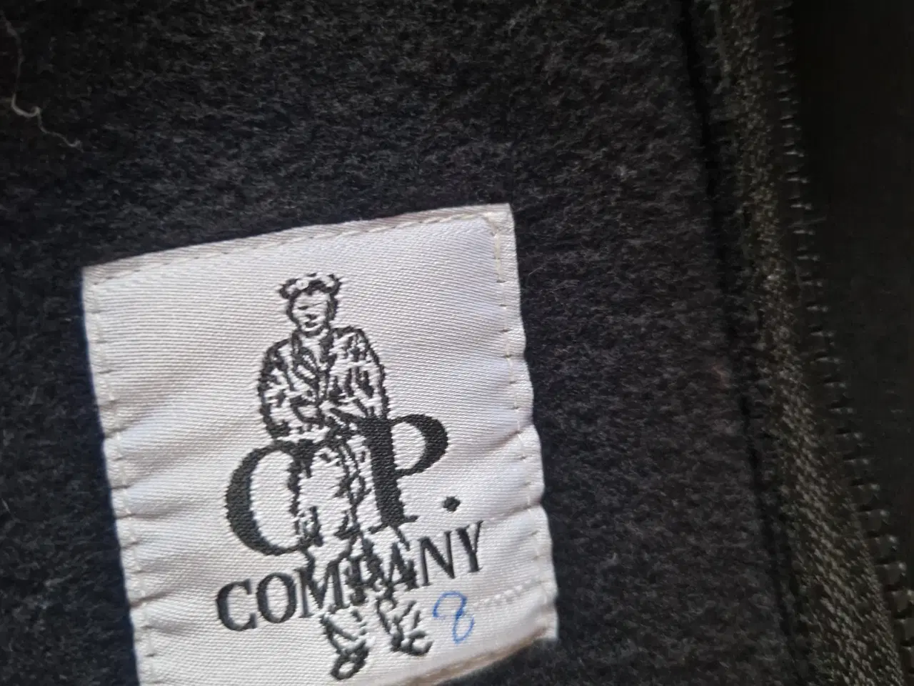 Billede 6 - C.P. Company hoodie med goggles str M sort