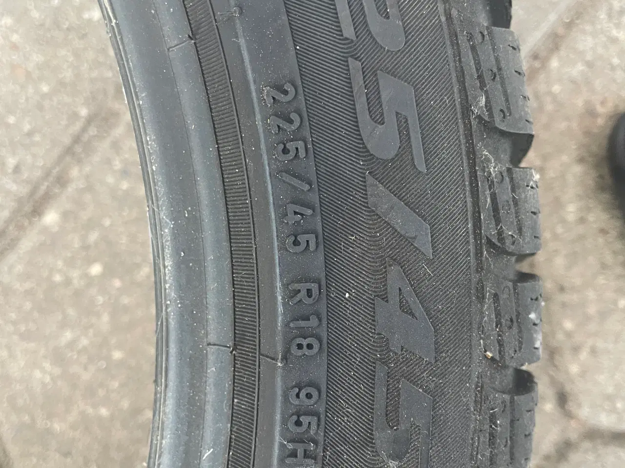 Billede 3 - Vinterdæk 225/40R18