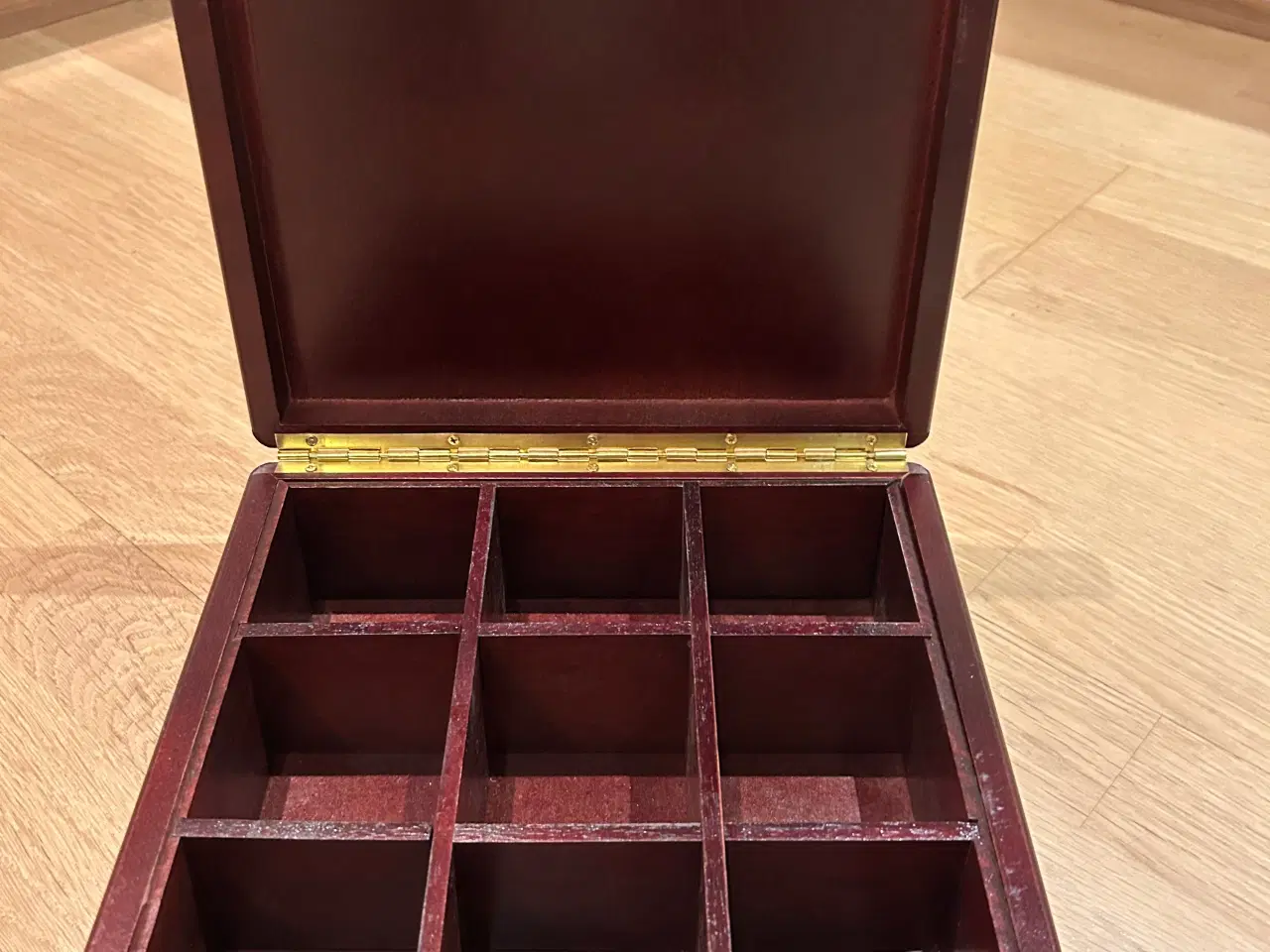 Billede 2 - Flot Lipton te kasse med 9 rum