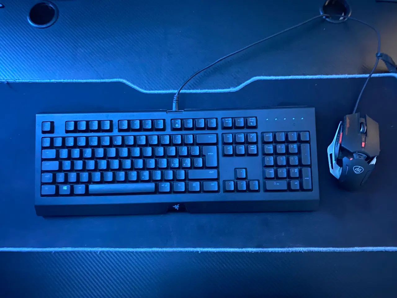 Billede 3 - Stilrent gamingbord perfekt til dit setup