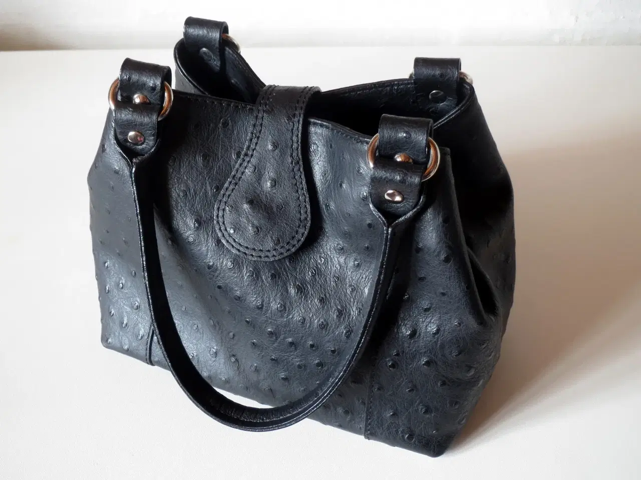 Billede 1 - Italiensk taske i sort strudselæder