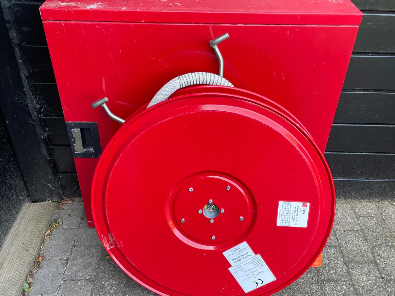 Billede 1 - Brandskab med slange 