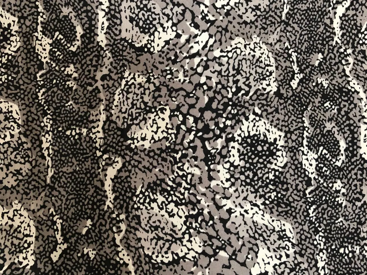 Billede 1 - Mønsteret tørklæde fra Bianco