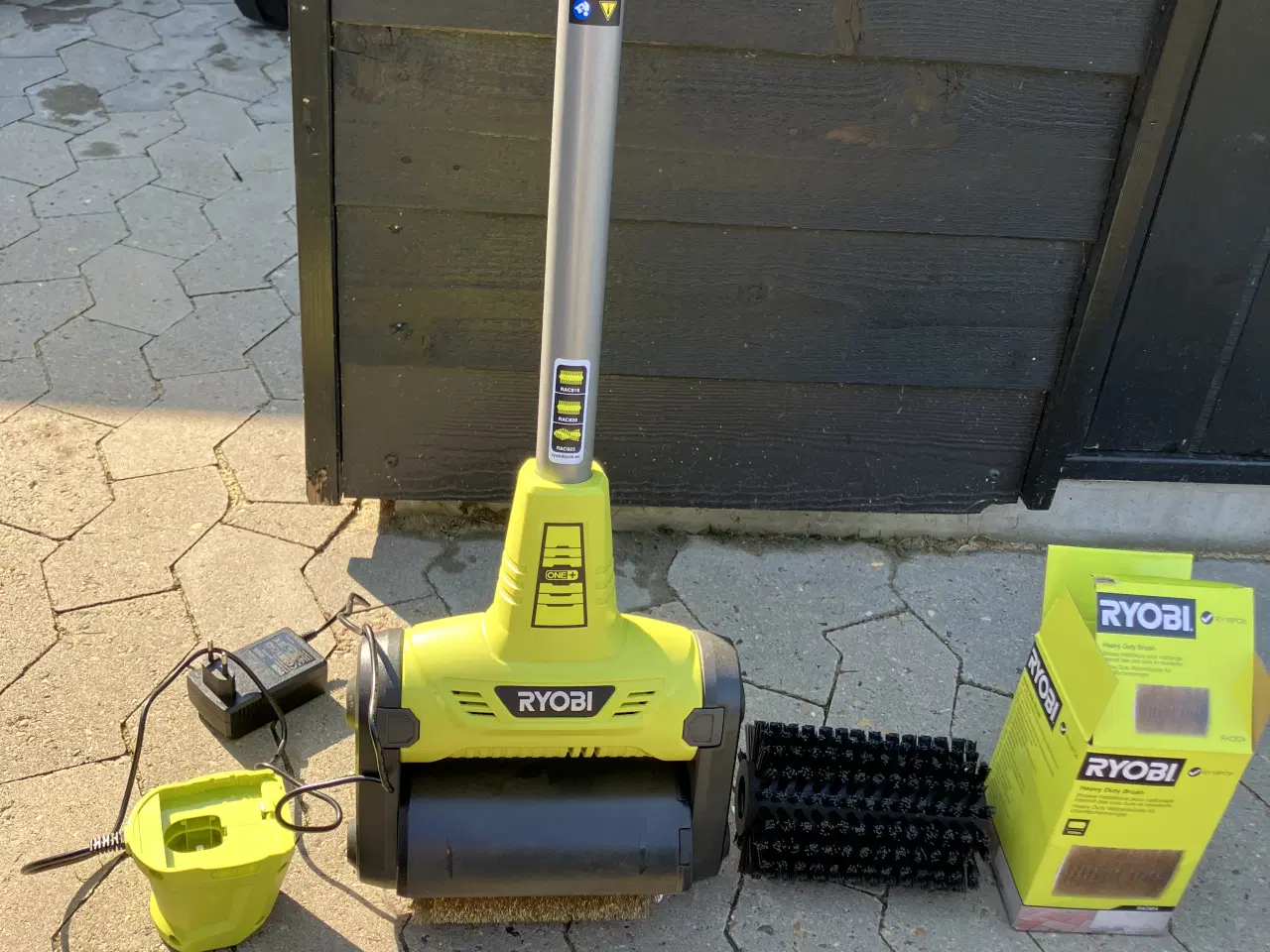 Billede 1 - Ryobi multibørste med 1 alm børste og 1 stålbørste