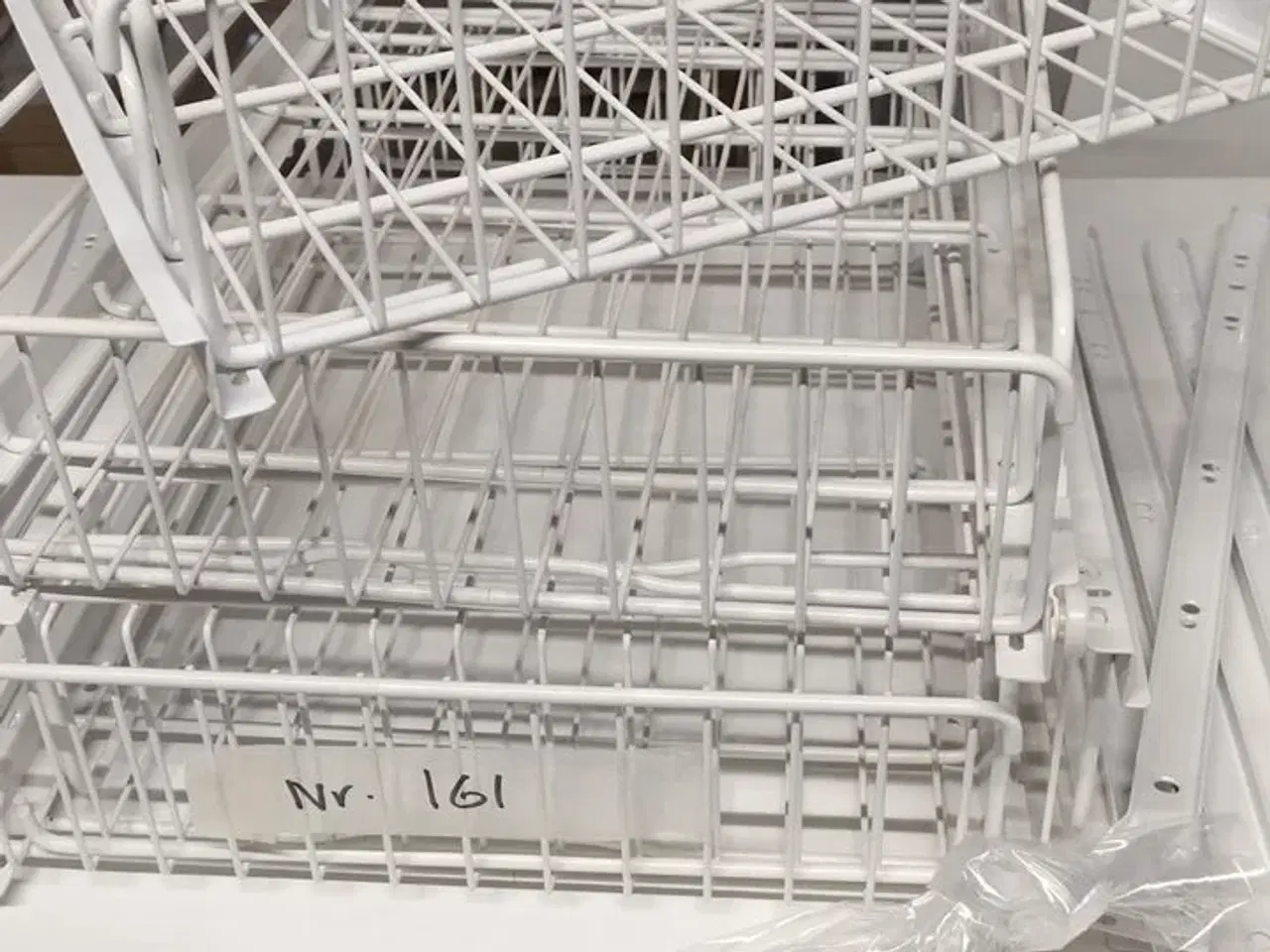 Billede 2 - 4 STK.  Hvide KVALITETS TRÅDKURV på rulleudtræk