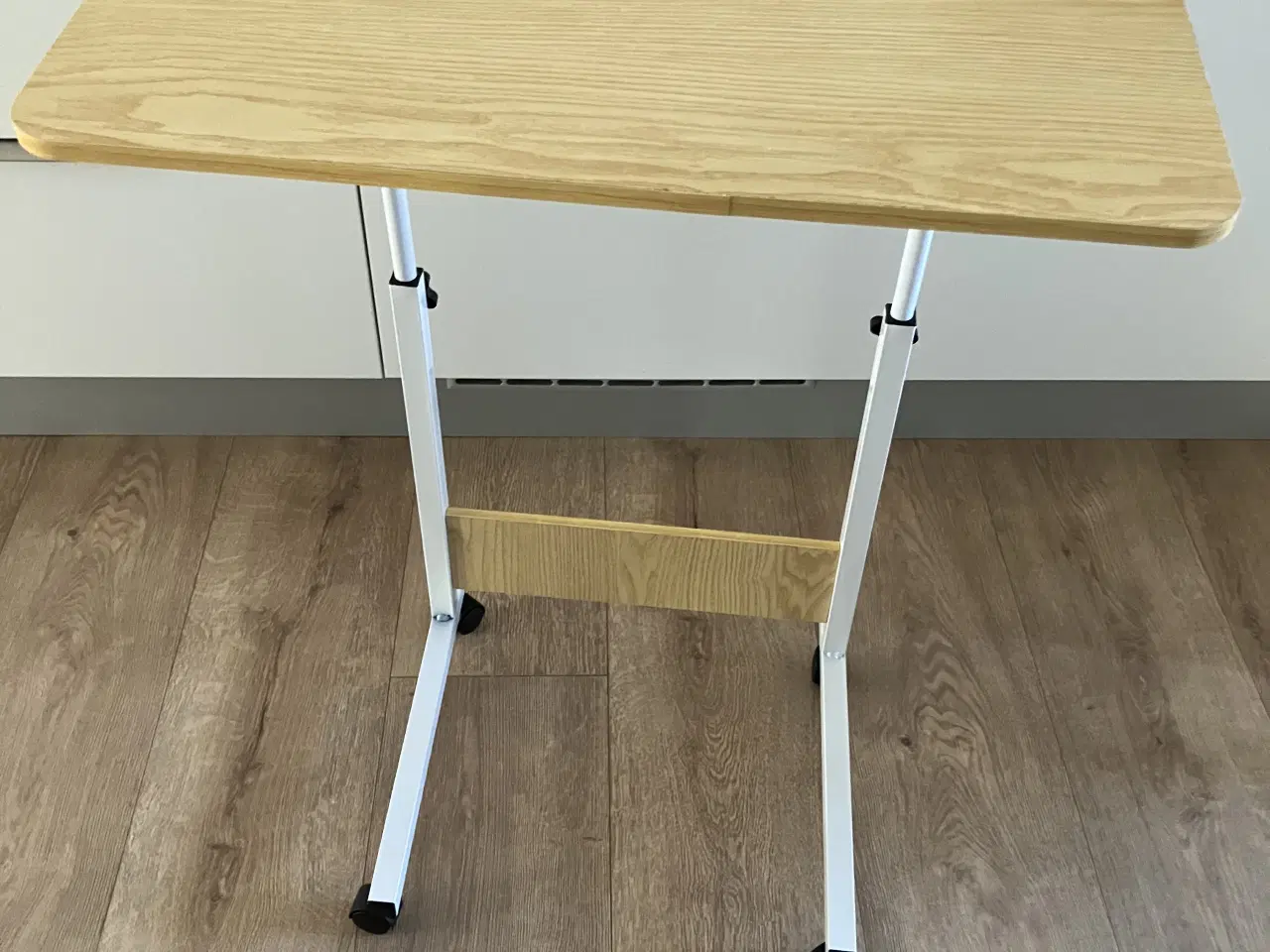 Billede 1 - Computerbord på hjul