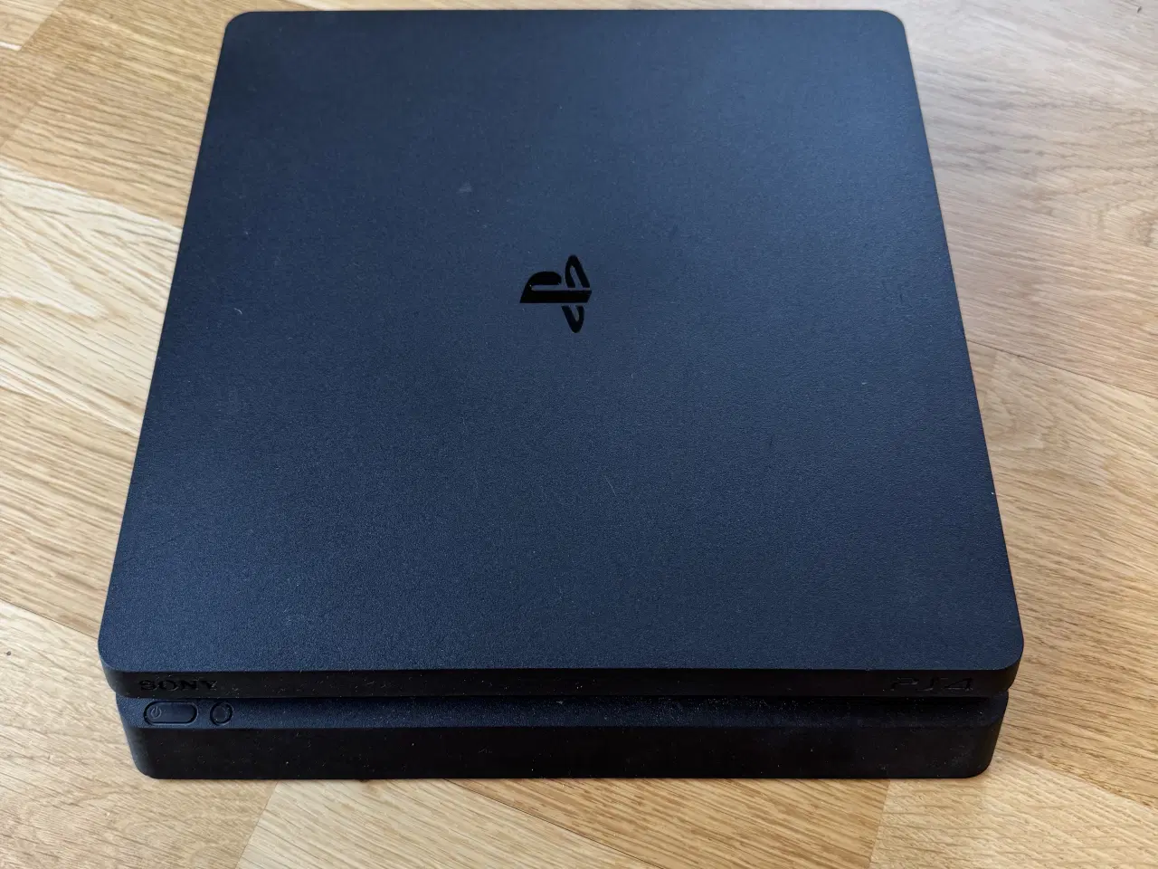 Billede 2 - PlayStation 4 inkl. 2 controller – klar til brug 