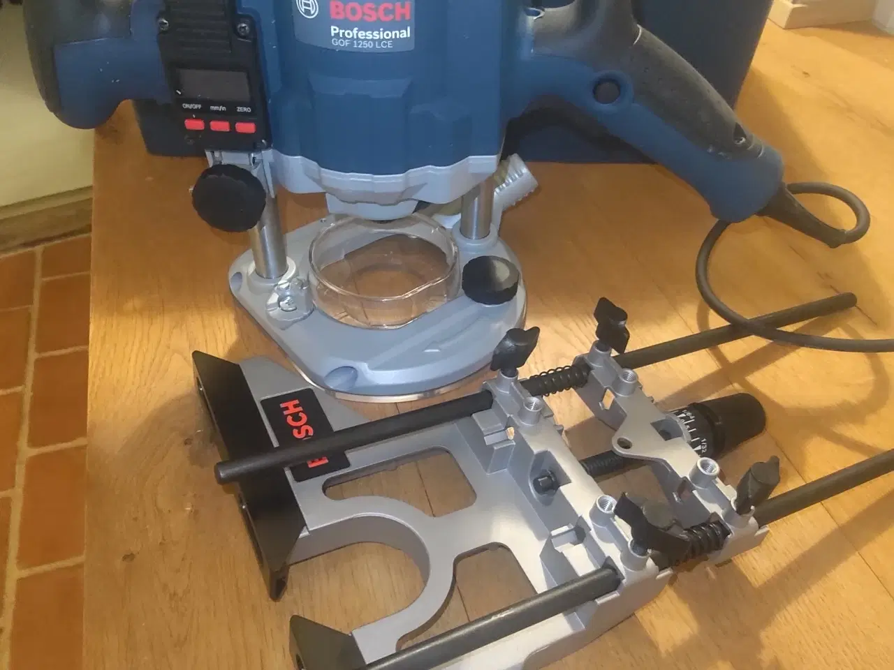 Billede 1 - Overfræser Bosch GOF 1250 LCE