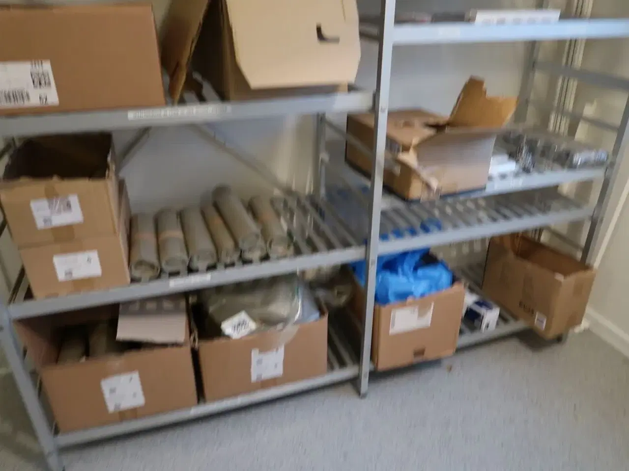 Billede 4 - 2 stk. fødevarereoler med affaldssække, poser, folie m.m.