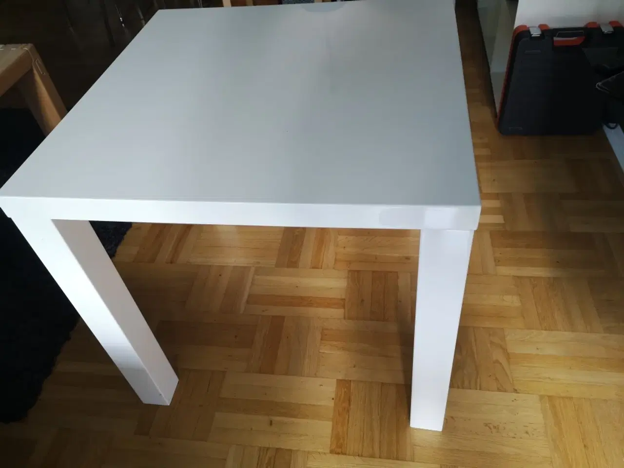 Billede 1 - Hvidt højglans køkkenbord 