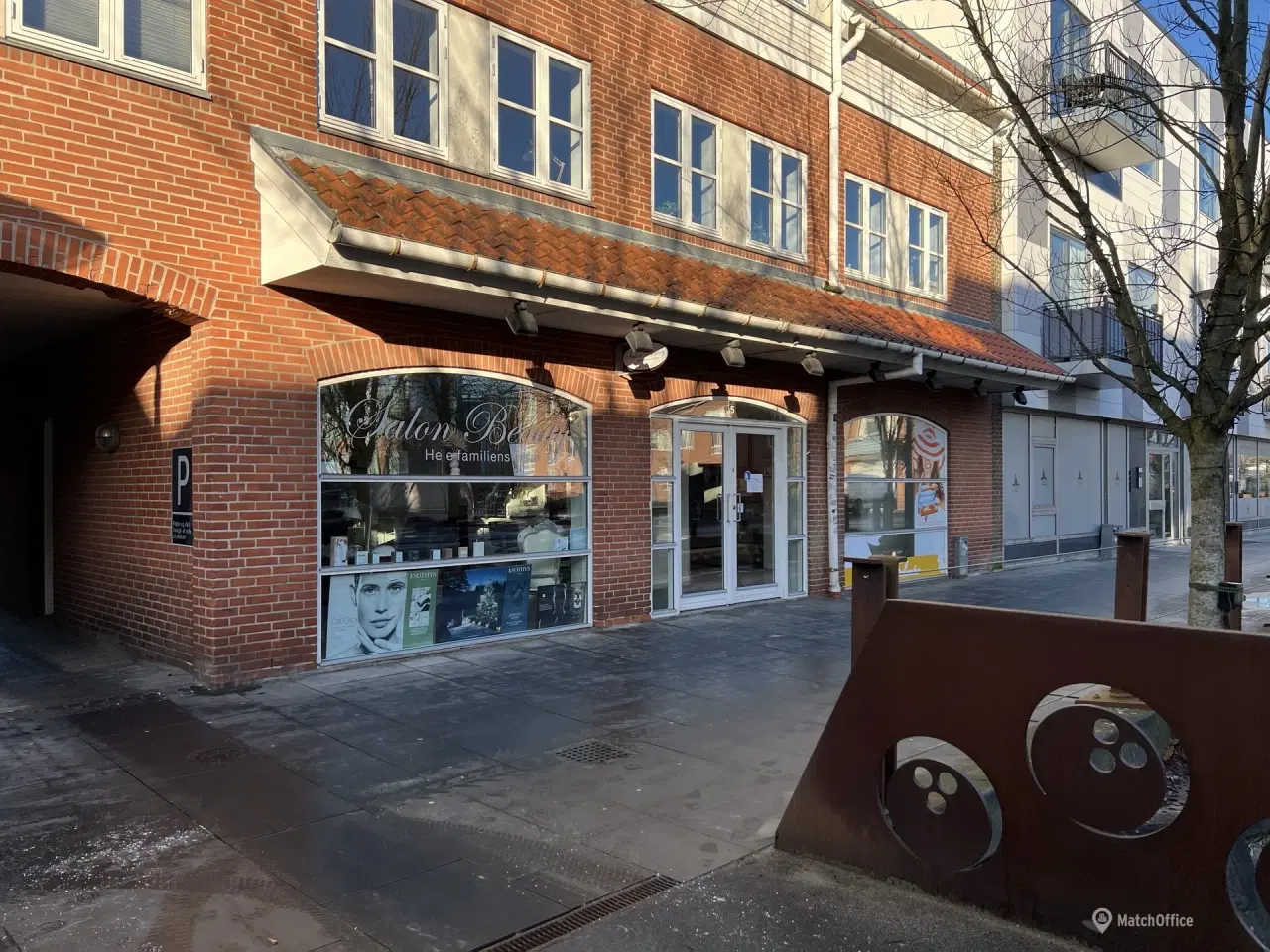 Billede 1 - Attraktiv erhvervsejendom med maksimal synlighed