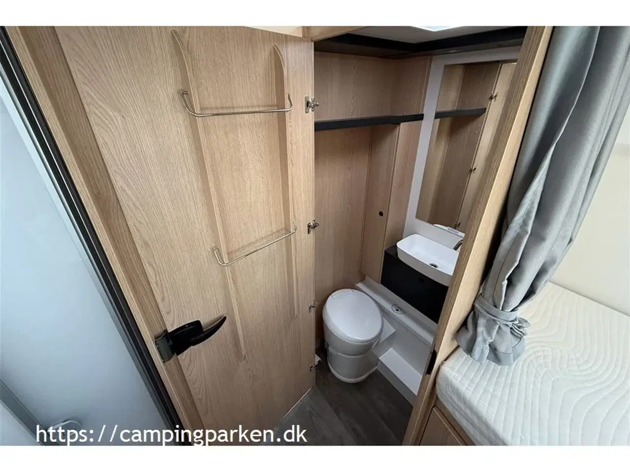 Billede 15 - 2026 - SunLight I 68 Adventure Edition   Sunlights flagskib med enkeltsenge, automatgear, 180hk og 4.400 kg. chassis