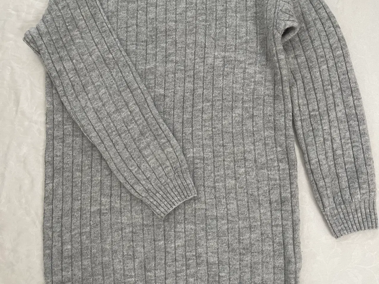 Billede 1 - Lang sweater/kort kjole