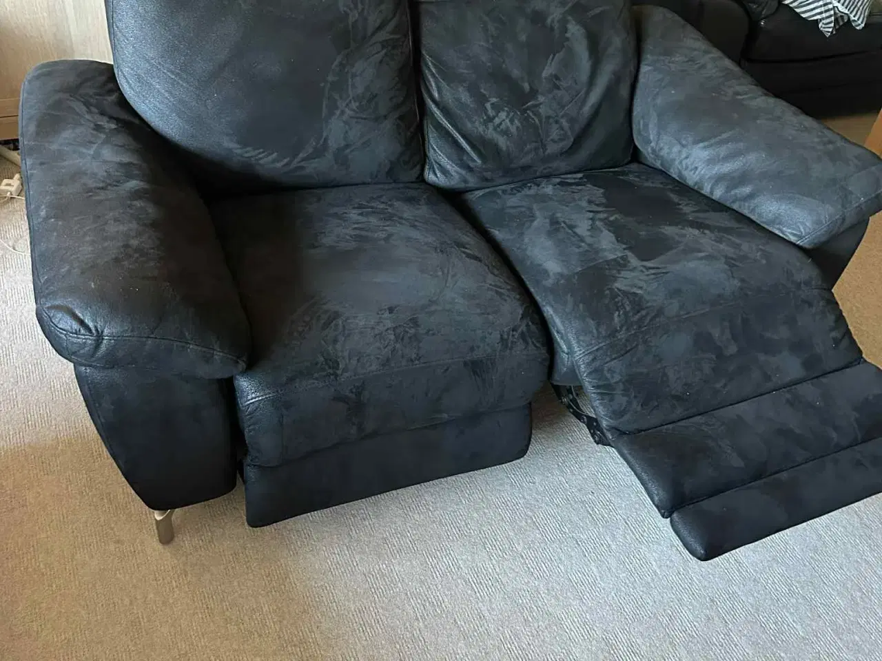 Billede 3 - Sofasæt i sort stof. Model Selesta