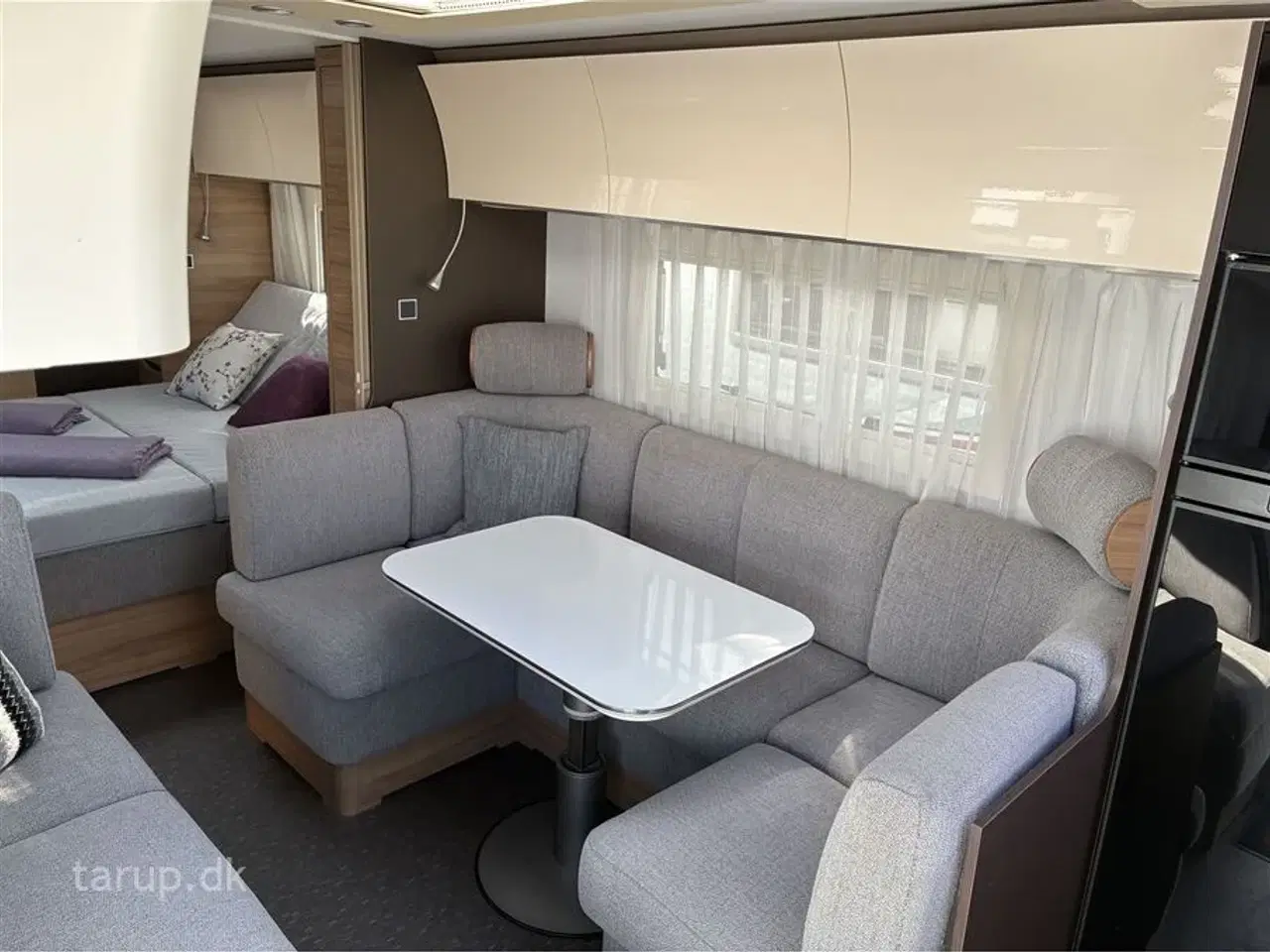 Billede 6 - 2017 - Adria Alpina 663 HT   Mover, ALDE Centralvarme, vandbåren gulvvarme, sidesiddegruppe, panoramavindue, frontkøkken, endebadeværelse, stabilisator, markise