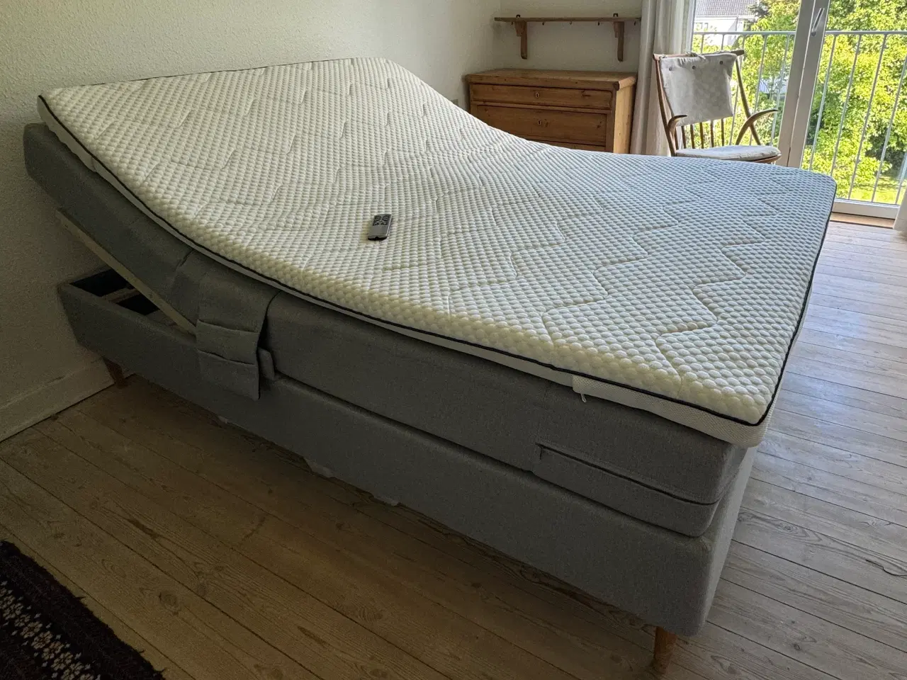 Billede 1 - Elevationsseng 140x200