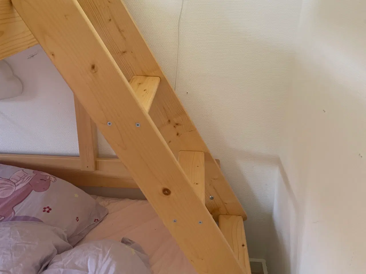 Billede 2 - Vestervig køjeseng i naturtræ – god stand
