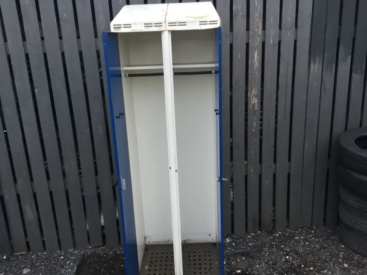 Billede 2 - Dobbelt skab evt omklædningsskab 