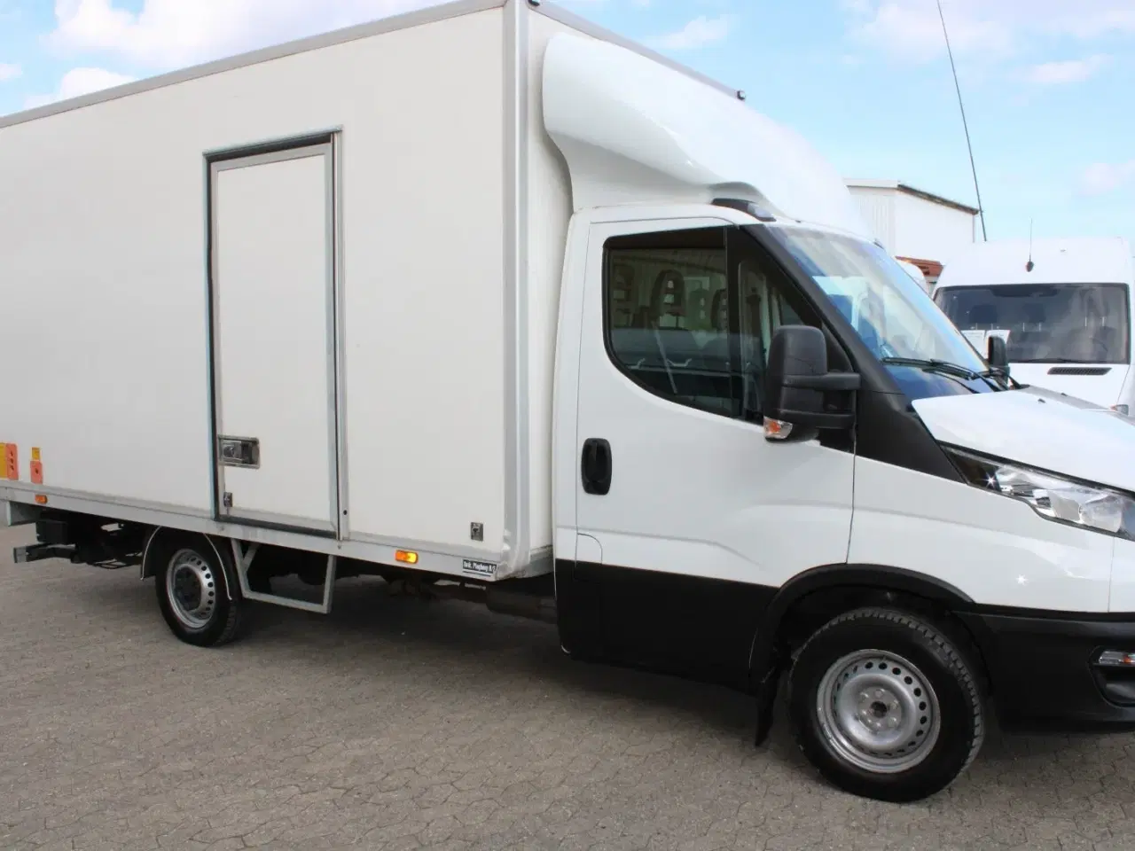 Billede 2 - Iveco Daily 2,3 35S14 Alukasse m/lift AG8