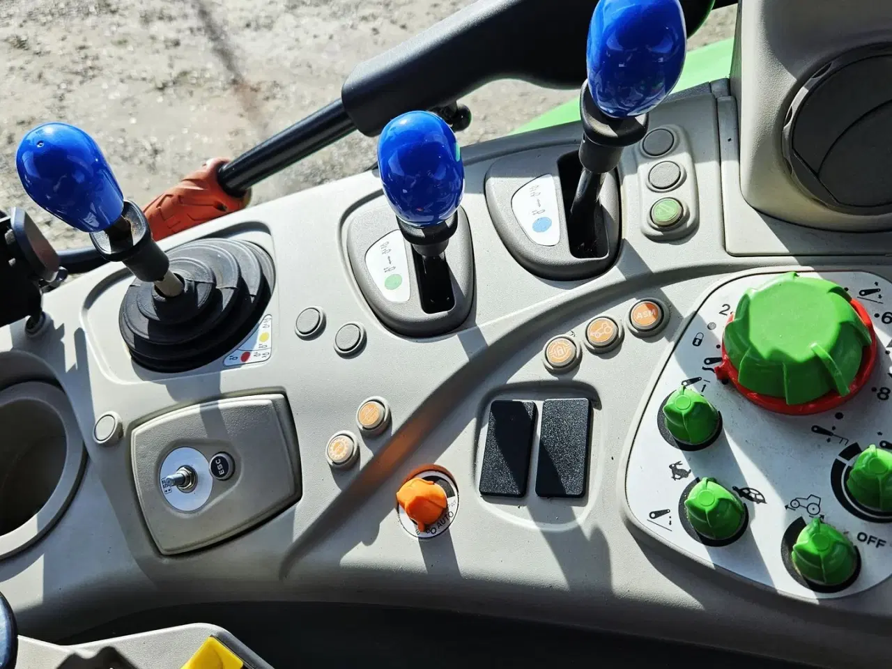 Billede 16 - Deutz-Fahr Agrotron TTV 6140 / 3600 timer / frontlift / afj. foraksel / hitch