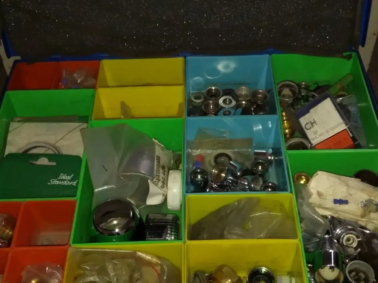 Billede 7 - Skuffe reol med indhold til vvs