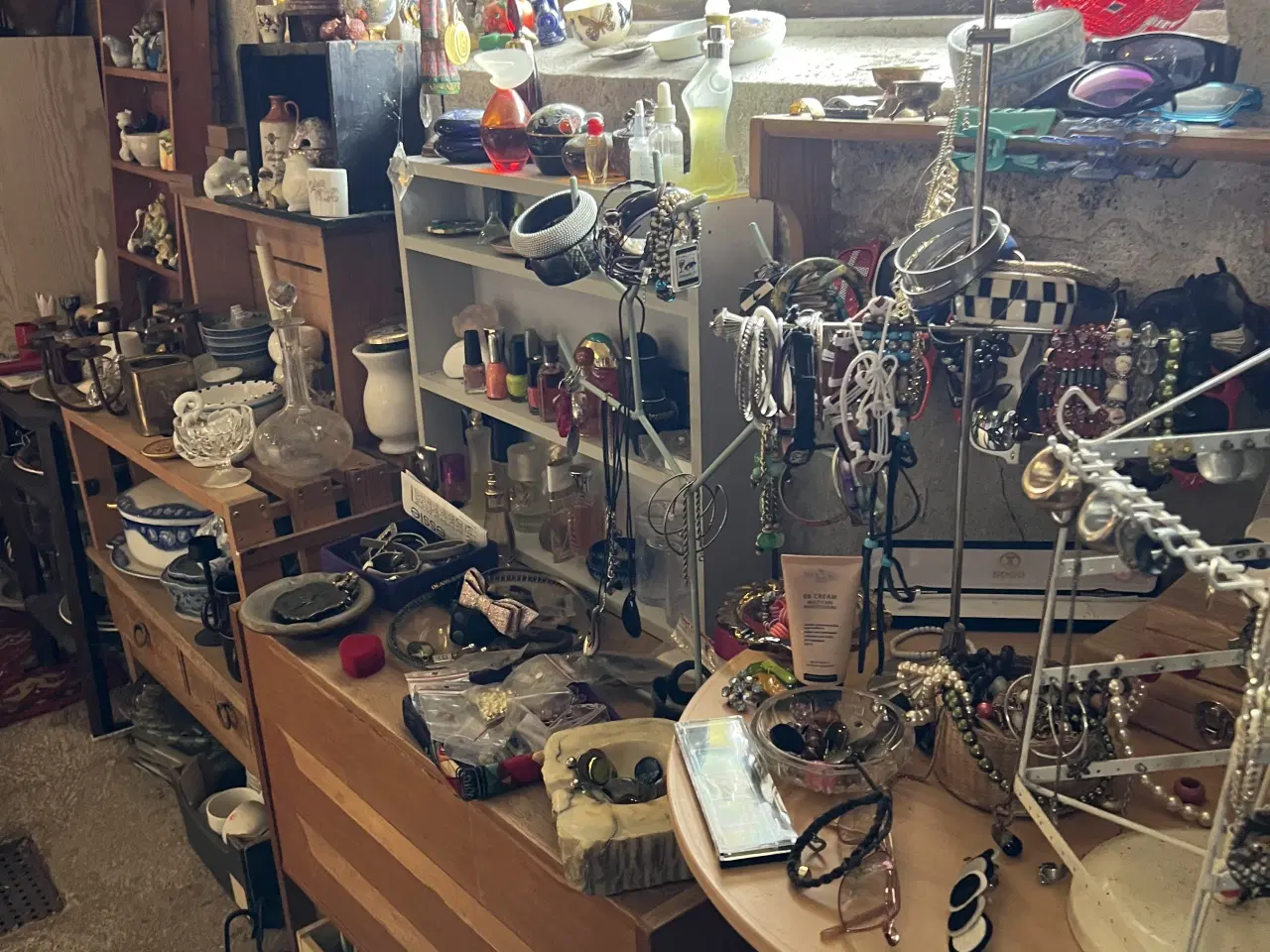 Billede 17 - Indendørs Loppemarked med gode priser 