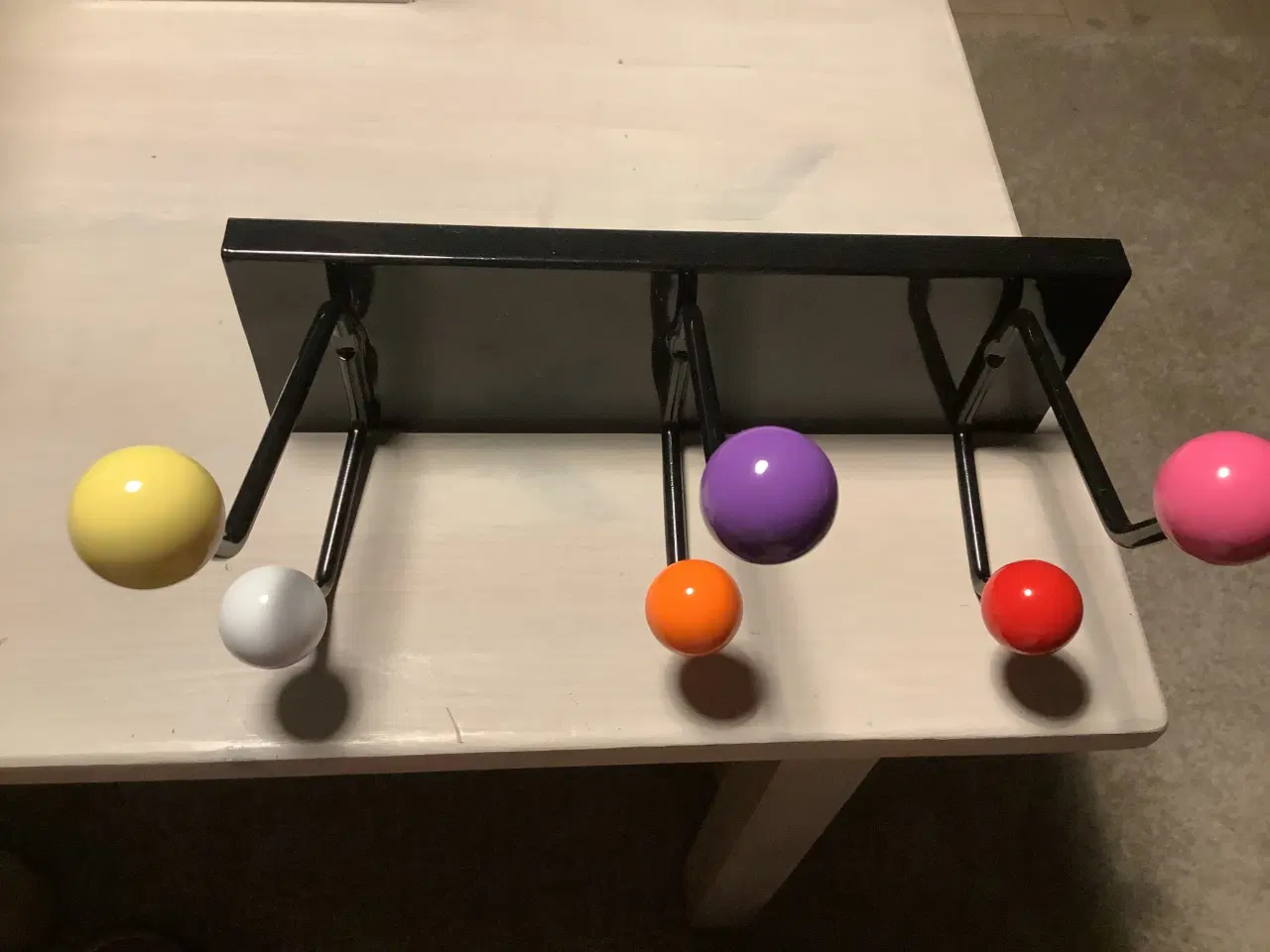 Billede 2 - Sort knagerække 