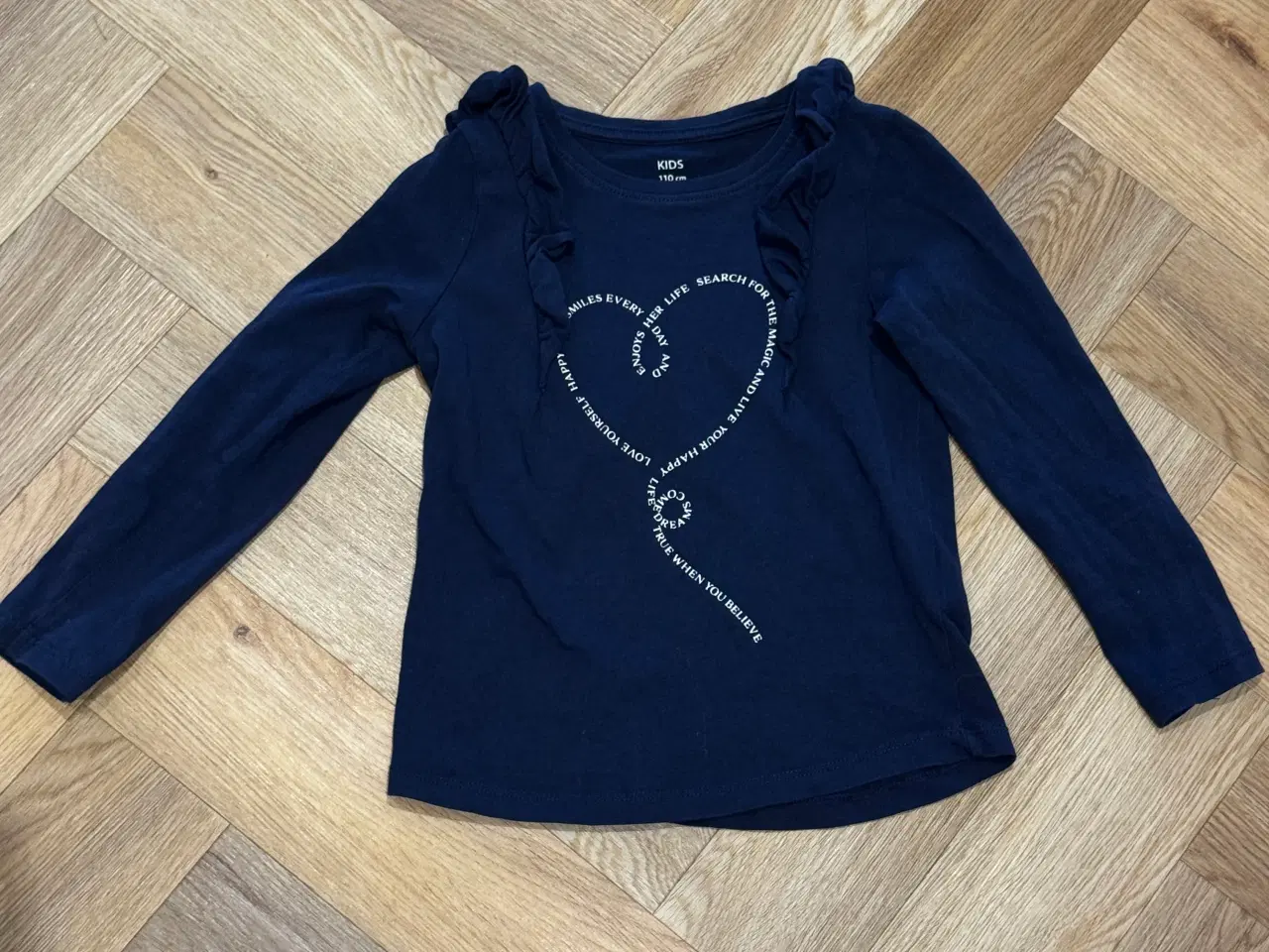 Billede 1 - Bluse str. 4-5 år