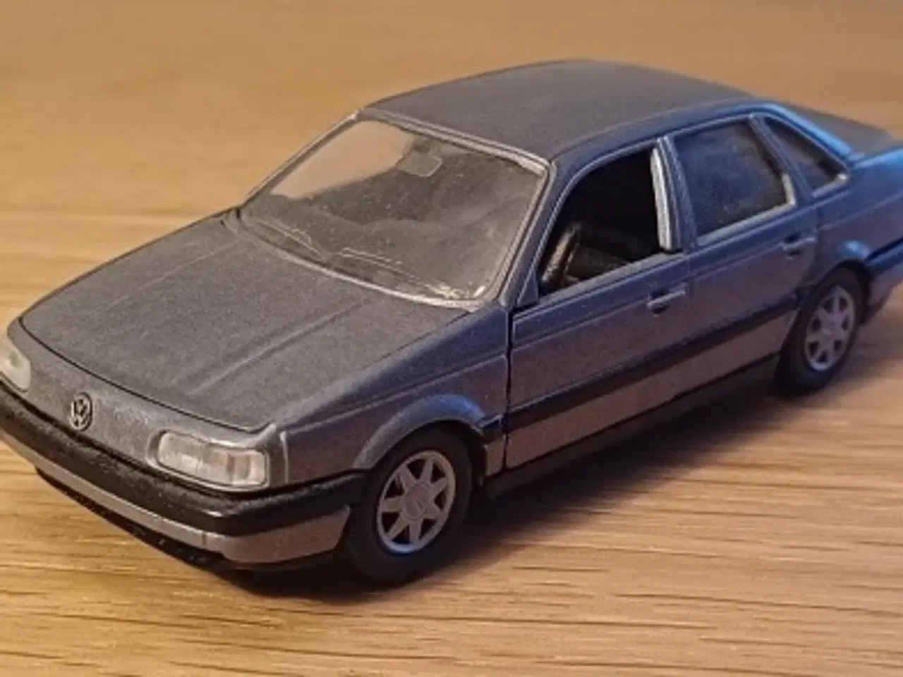 Billede 1 - VW Passat (Model 1988), 1/43