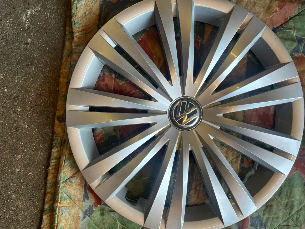 Billede 2 - VW hjulkapsler 16".