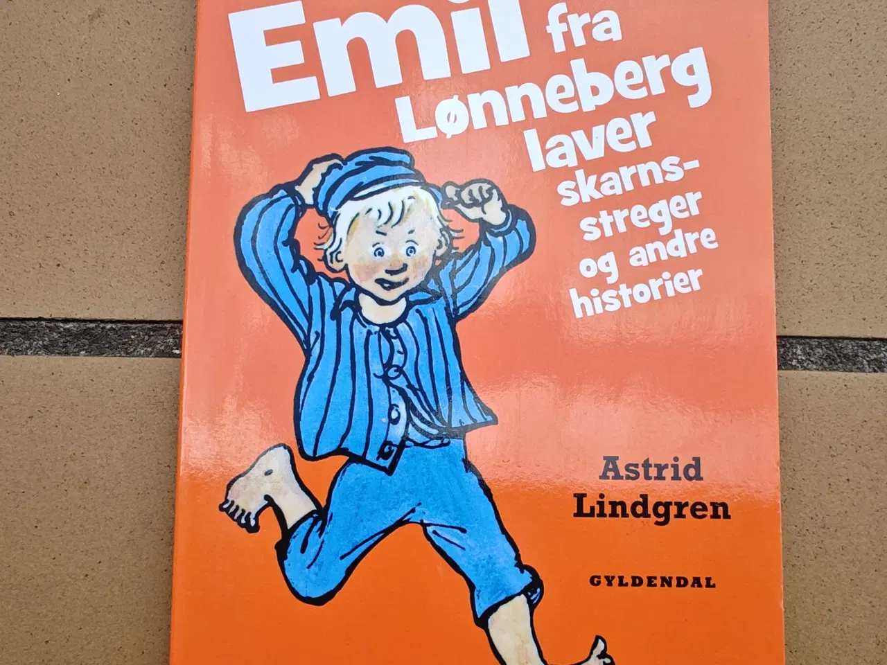 Billede 1 - Emil fra Lønneberg laver skarnsstreger Bog