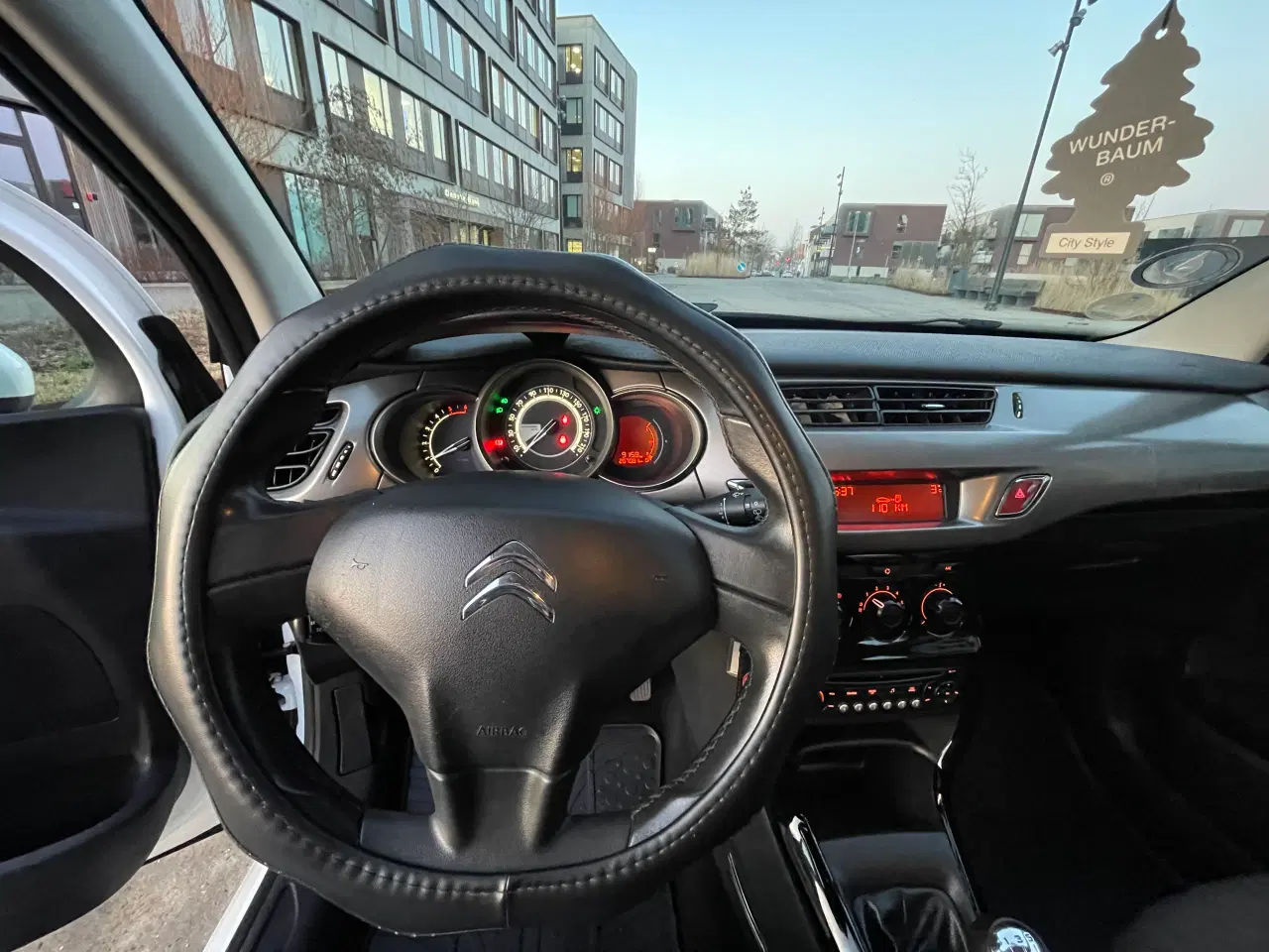 Billede 2 - Flot velholdt nysynet c3 1.6bluehdi 