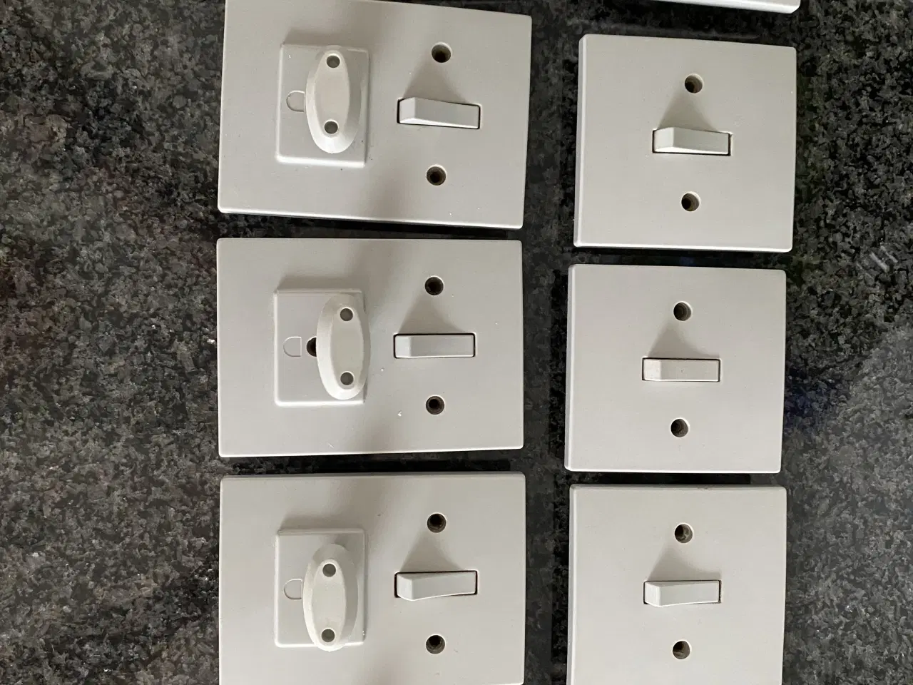 Billede 1 - Stikkontakter - gamle sælges