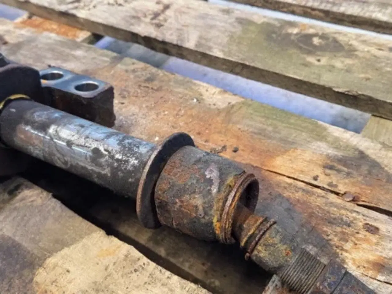 Billede 3 - New Holland LB115B Styrecylinder 85807979