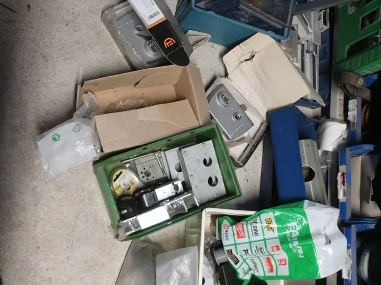 Billede 10 - 3 fag reoler inkl. indhold (se billeder)