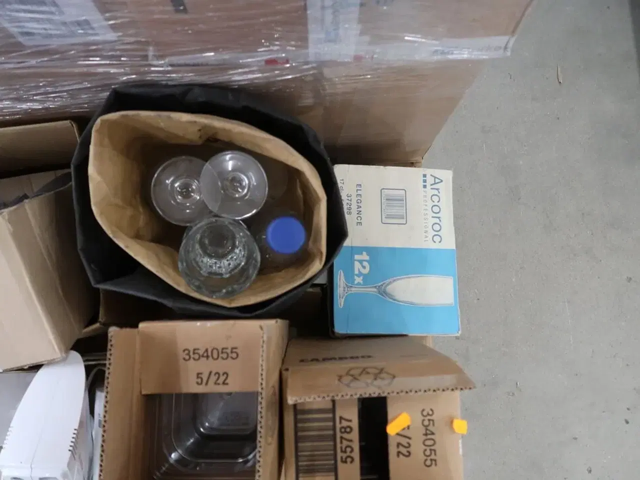 Billede 2 - Palle div. Køkkenredskaber: Glas, tallerkner mv. BOSCH/ CAMBRO/ ARCOROC