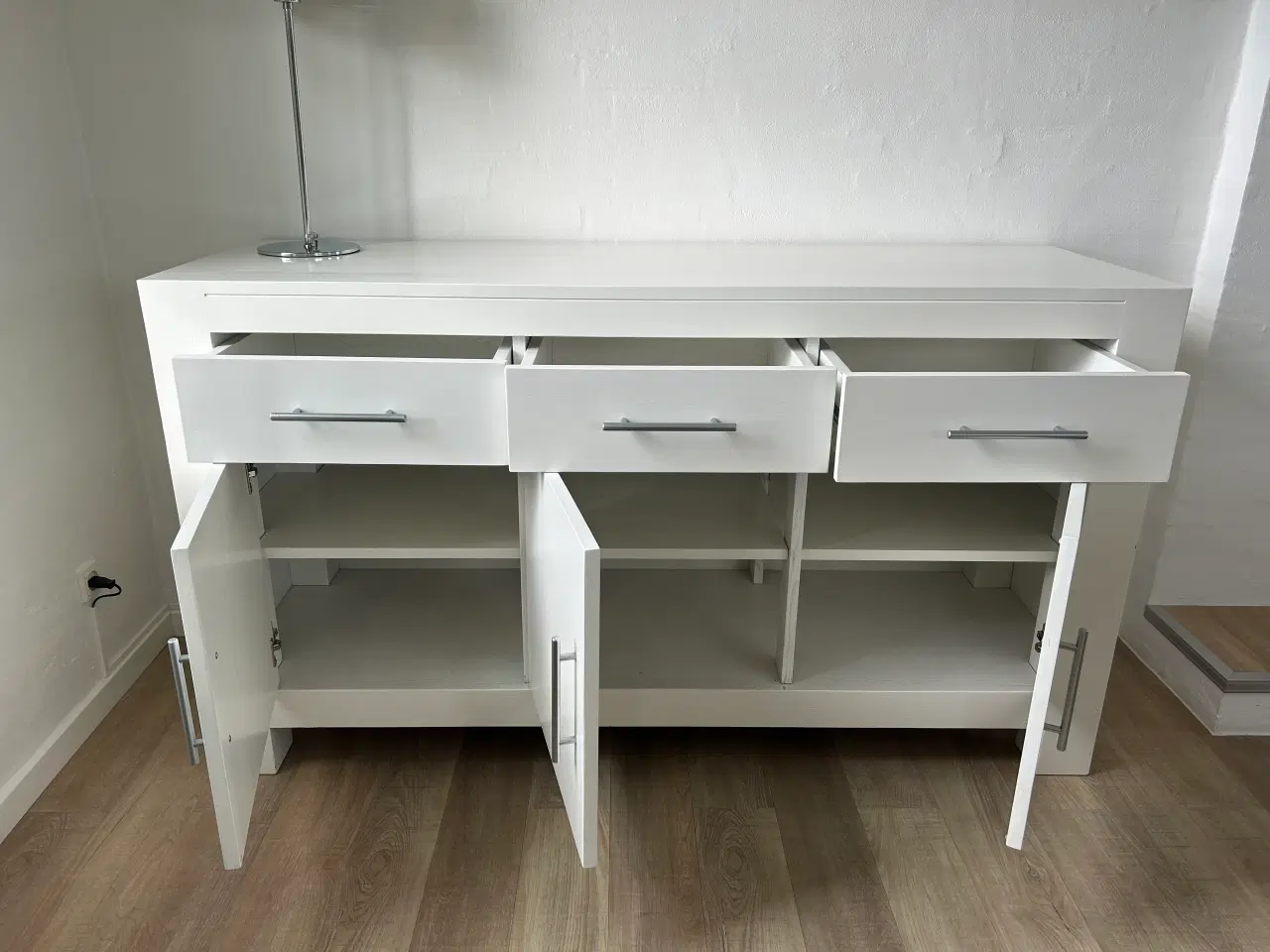 Billede 2 - Skænk (Massiv) i hvidmalet Eg