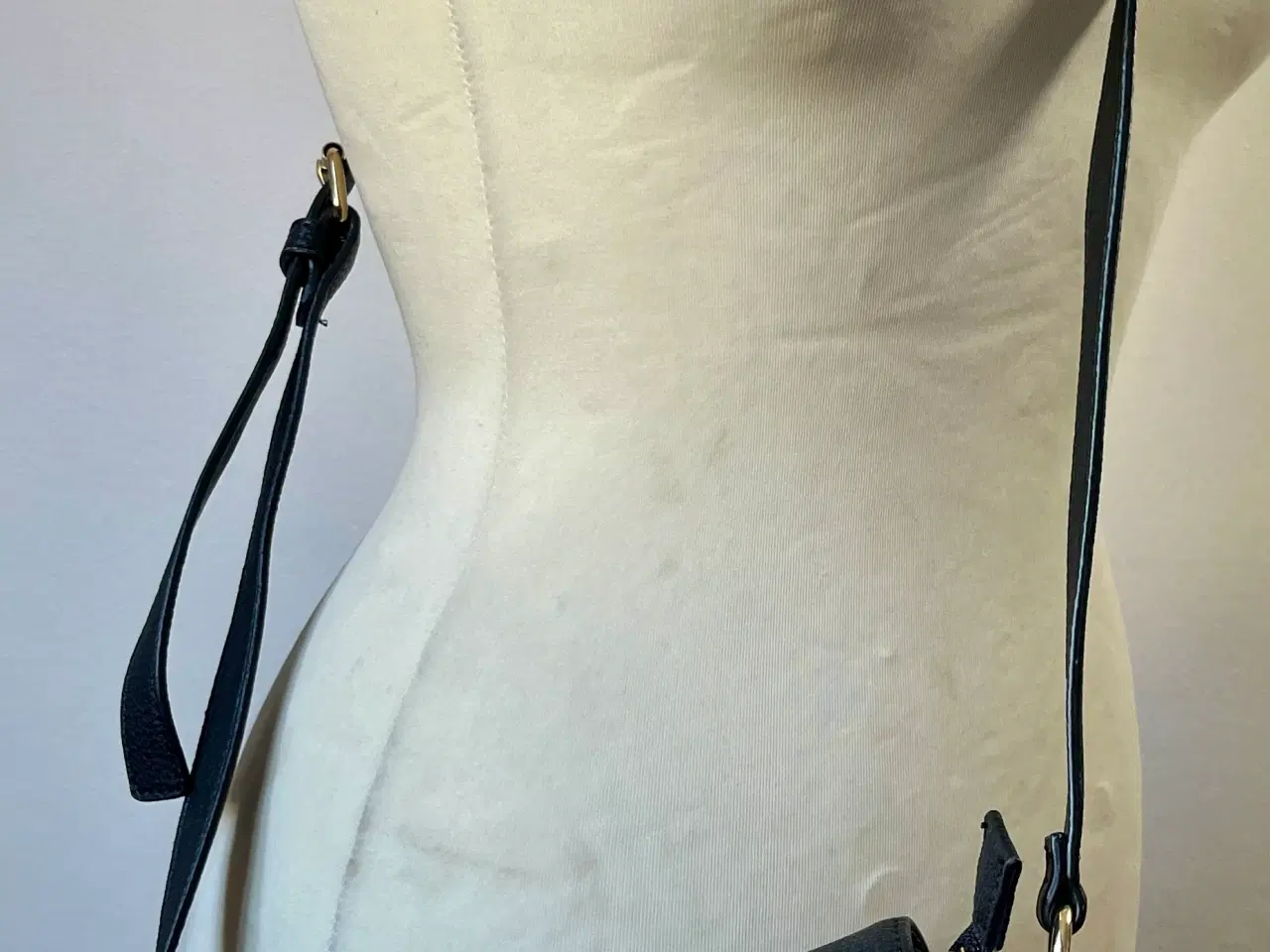 Billede 2 - Tommy Hilfiger, skuldertaske i skind