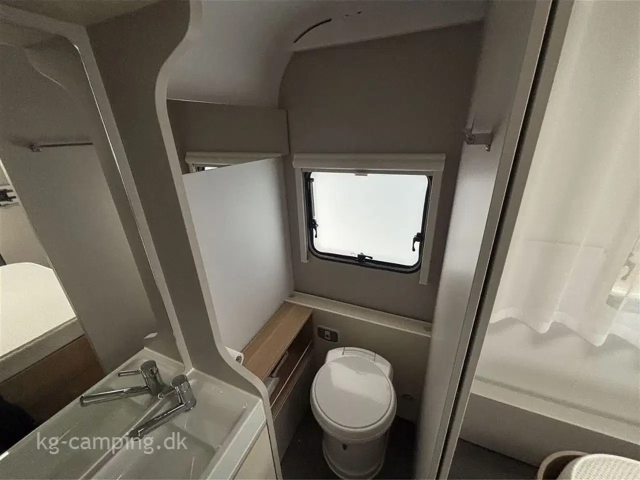 Billede 13 - 2022 - Adria Adora 613 UT Lækker vogn med fritstående dobbeltseng - Mover - Fortelt