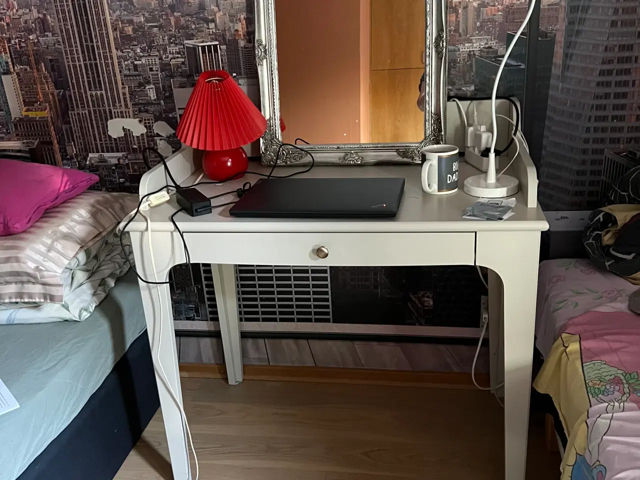 Billede 1 - Skrivebord eller makeup bord 