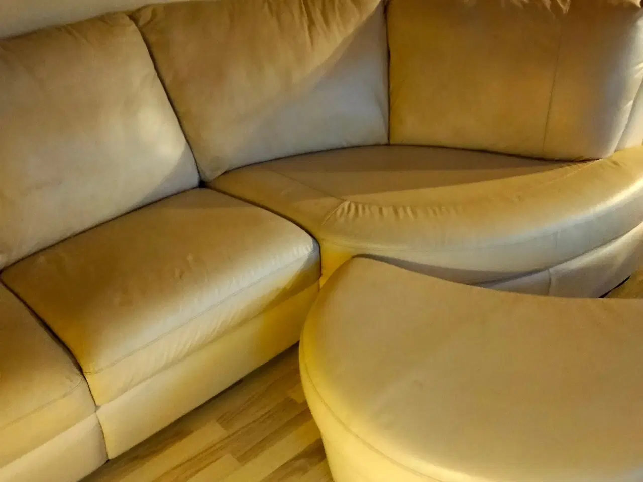 Billede 3 - Lædersofa med puf og lænestol