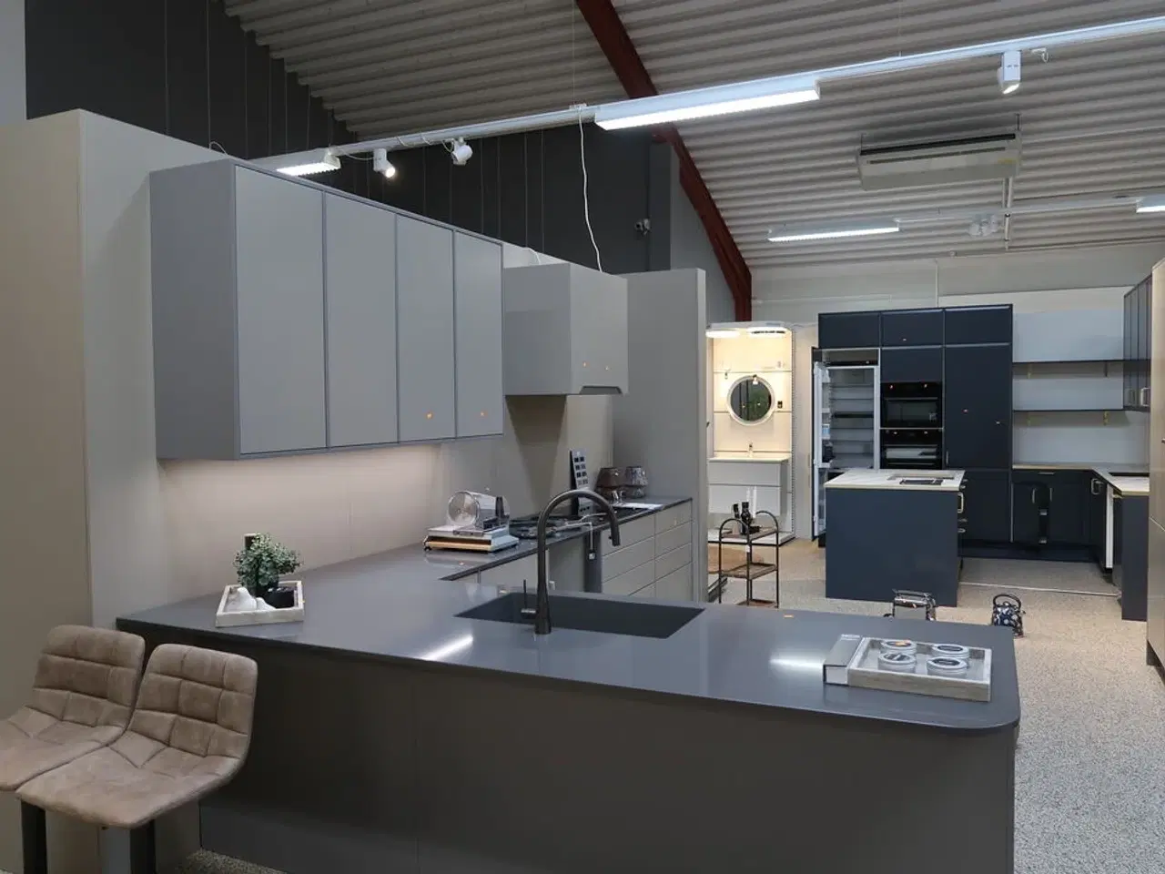 Billede 3 - Køkken NORDANRO uden hårdehvidearer/armatur med stenbordplade SILESTONE