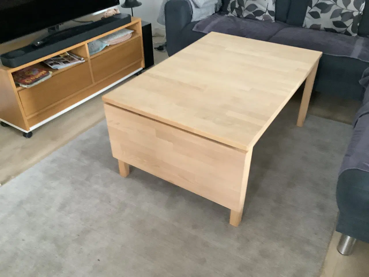 Billede 1 - Pænt sofabord med klapi massivt bøgetræ