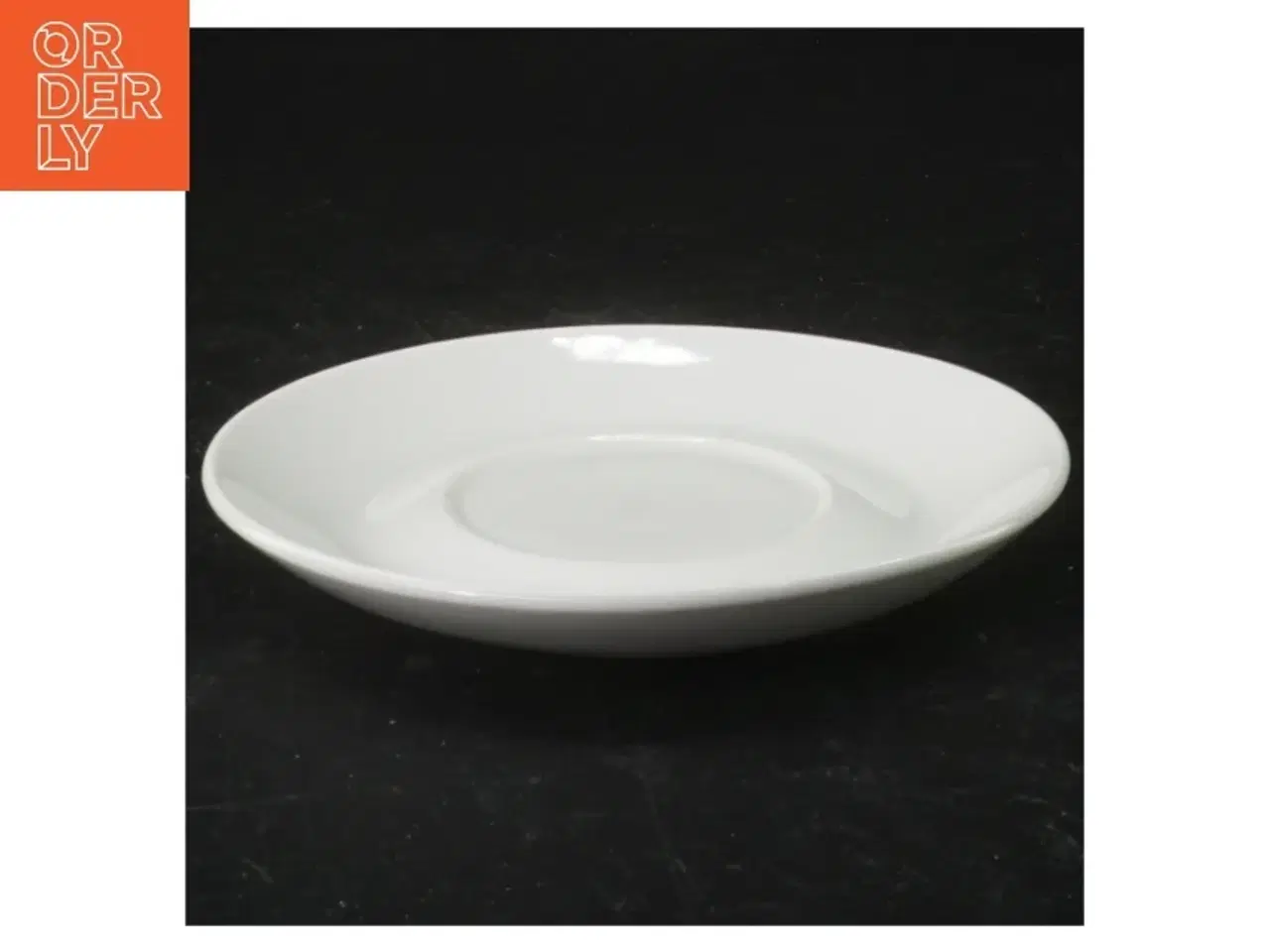 Billede 5 - Hvidt porcelænsservice (str. Kop 8 x 6 cm. tallerken, 14 x 2,5 cm)