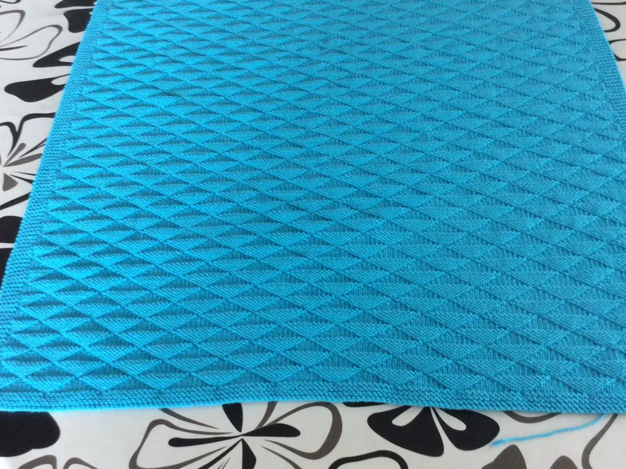 Billede 1 - Nyt strikket tæppe