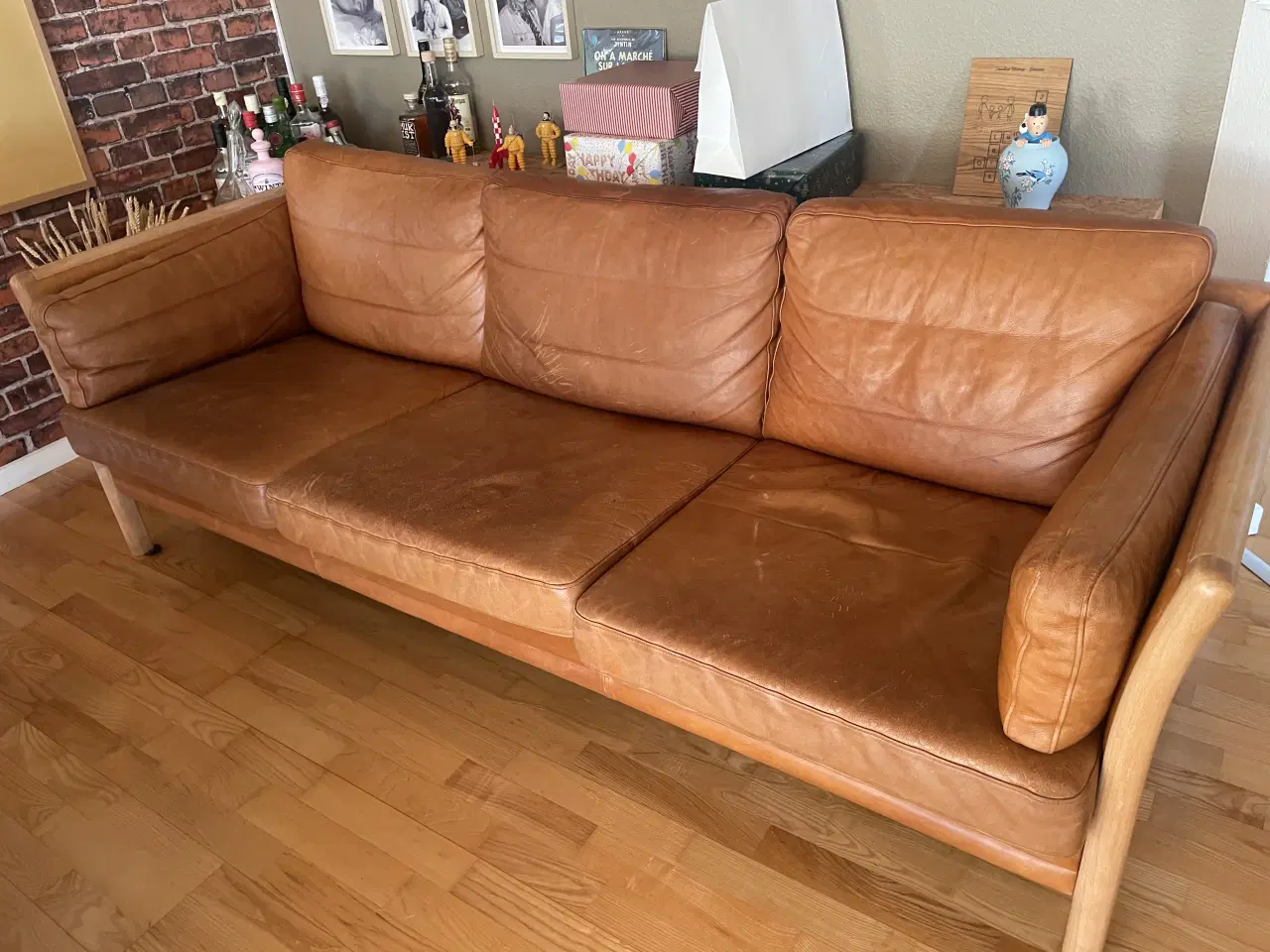 Billede 1 - Mogens Hansen 3-pers sofa i brun læder – tremmesof