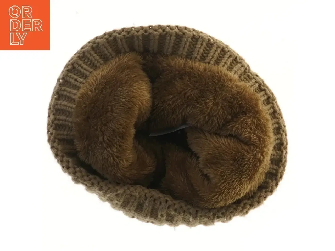 Billede 2 - Strikket vinterhue (str. 25,5x23 cm)